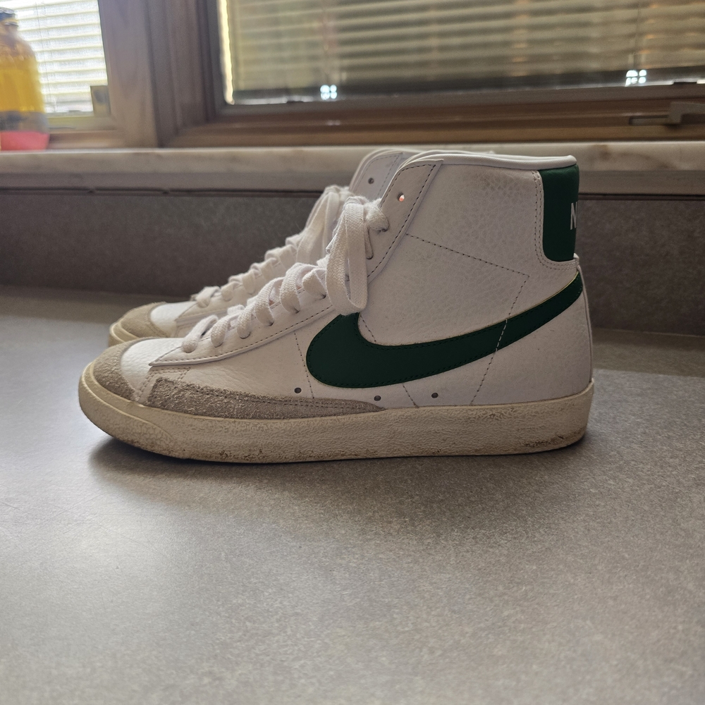Nike Women's Blazer Mid Vintage '77 White with Black Swoosh Size 9